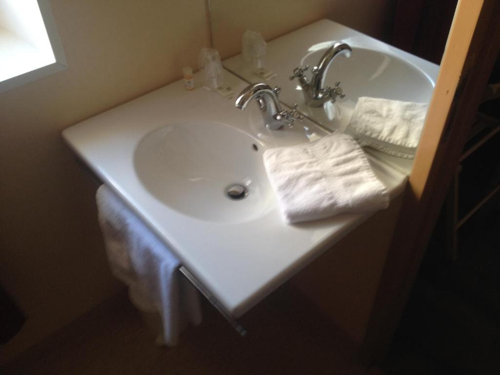 Hotel Du Commerce Cholet Room photo